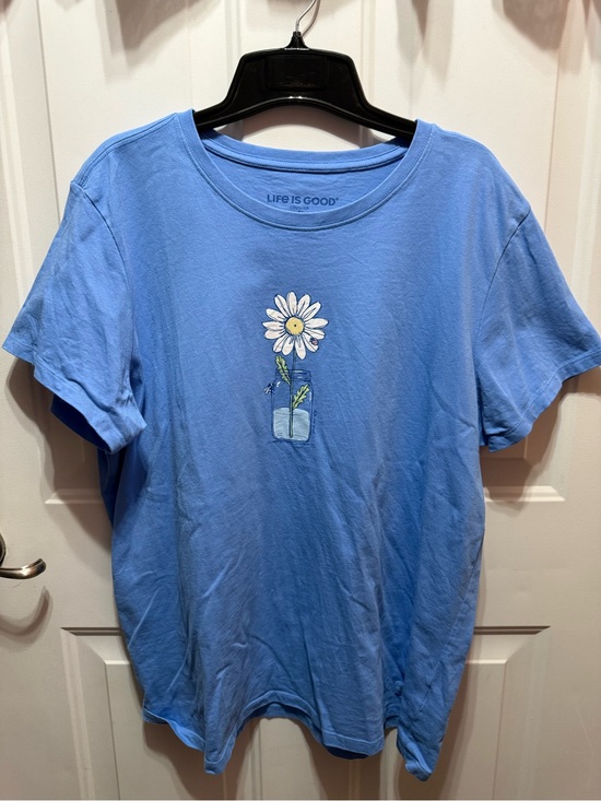 Life Is Good Tops - Life Is Good Light Blue Daisy Crusher V-Neck Tee Size XL